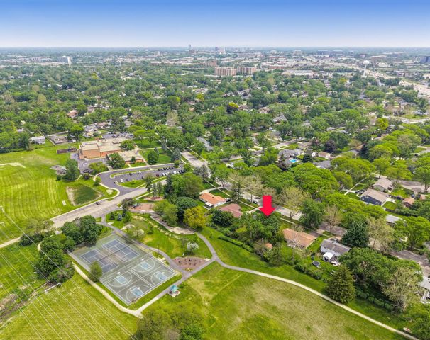 2S550 Gray Avenue, Lombard, IL 60148