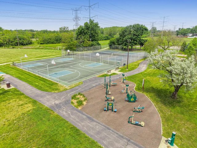 2S550 Gray Avenue, Lombard, IL 60148