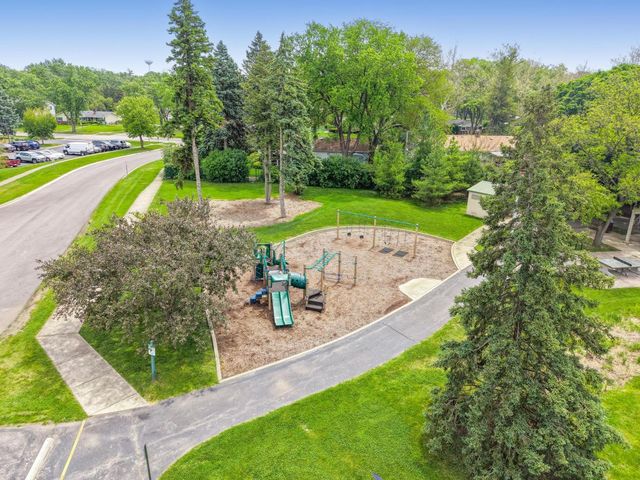 2S550 Gray Avenue, Lombard, IL 60148