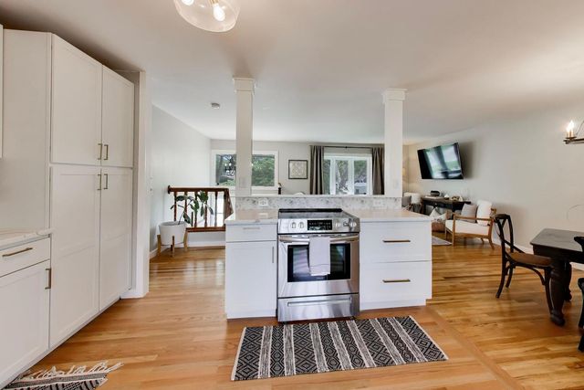 2S550 Gray Avenue, Lombard, IL 60148