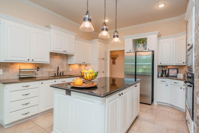 1020 Shadowood Dr, Marshall, TX 75672