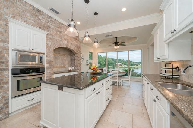 1020 Shadowood Dr, Marshall, TX 75672