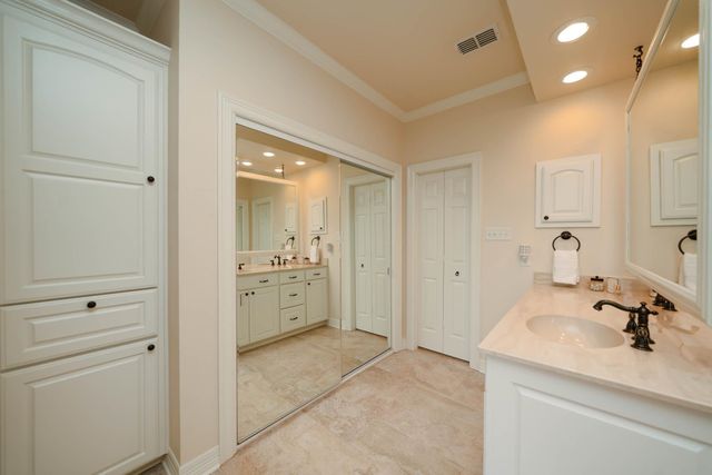 1020 Shadowood Dr, Marshall, TX 75672