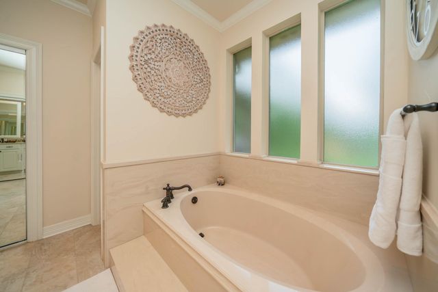 1020 Shadowood Dr, Marshall, TX 75672