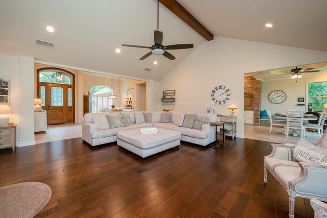 1020 Shadowood Dr, Marshall, TX 75672