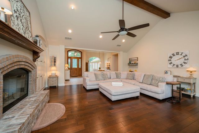 1020 Shadowood Dr, Marshall, TX 75672