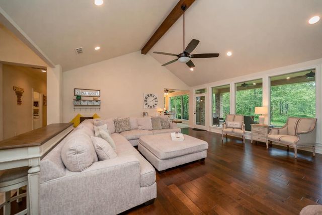 1020 Shadowood Dr, Marshall, TX 75672