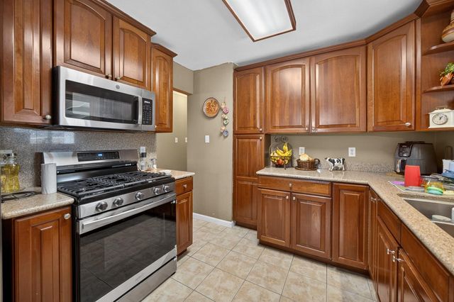 4233 Alan Dr, North Highlands, CA 95660