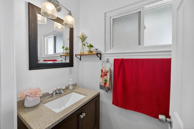 4233 Alan Dr, North Highlands, CA 95660