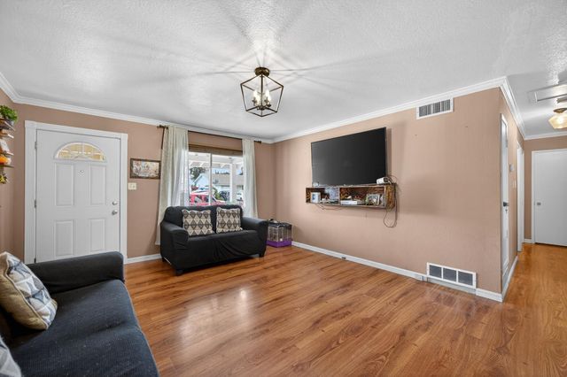 4233 Alan Dr, North Highlands, CA 95660