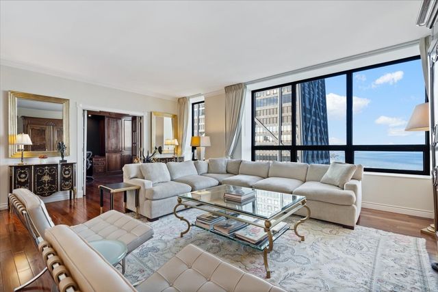 180 E PEARSON Street 4002, Chicago, IL 60611