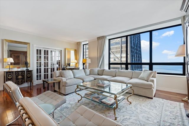 180 E PEARSON Street 4002, Chicago, IL 60611