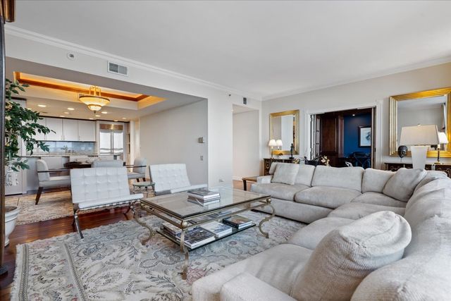180 E PEARSON Street 4002, Chicago, IL 60611