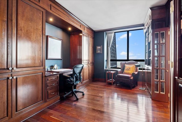 180 E PEARSON Street 4002, Chicago, IL 60611