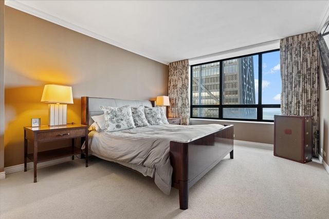 180 E PEARSON Street 4002, Chicago, IL 60611