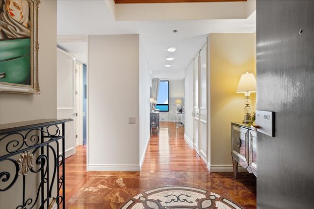 180 E PEARSON Street 4002, Chicago, IL 60611