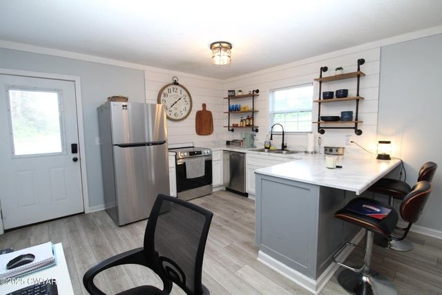 3125 Old Huntingdon Rd, Lexington, TN 38351