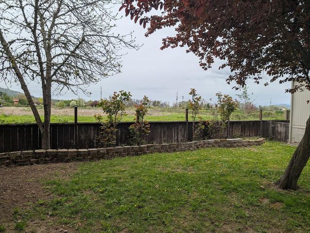 1055 N 5th UNIT 19, Jacksonville, OR 97530