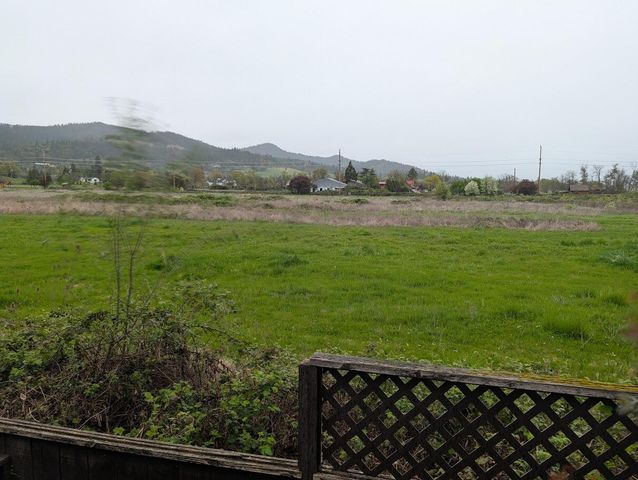 1055 N 5th UNIT 19, Jacksonville, OR 97530