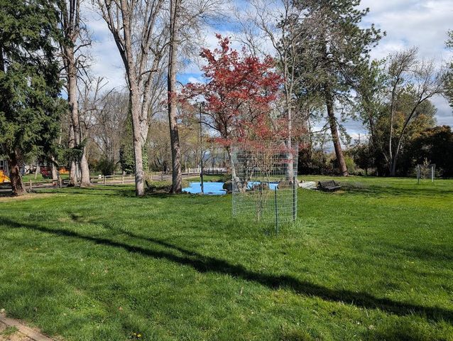 1055 N 5th UNIT 19, Jacksonville, OR 97530