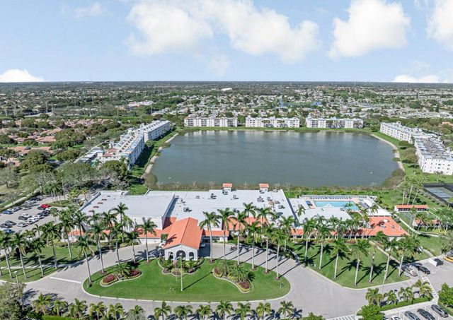 6235 Kings Gate Circle, Delray Beach, FL 33484