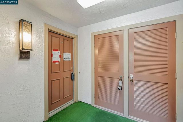 1909 Skycrest Dr 2, Walnut Creek, CA 94595