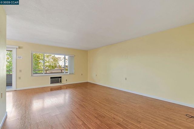 1909 Skycrest Dr 2, Walnut Creek, CA 94595