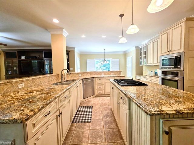 113 Finborough Court, Kernersville, NC 27284