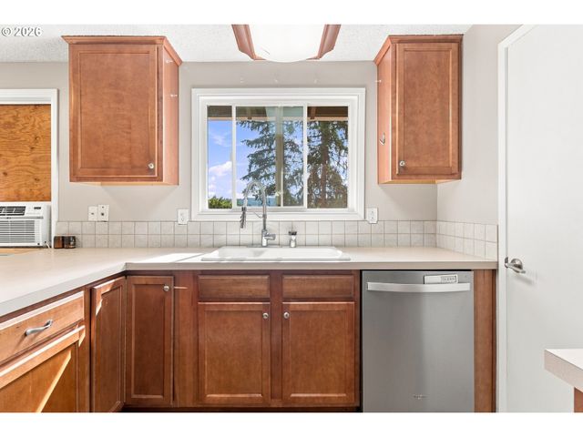 17377 Se COLINA VISTA Ave, Milwaukie, OR 97267