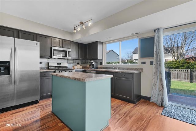 123 Eisenhower Drive, Oswego, IL 60543