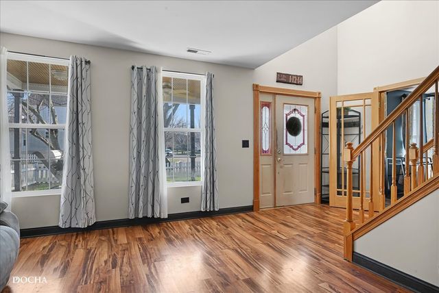 123 Eisenhower Drive, Oswego, IL 60543