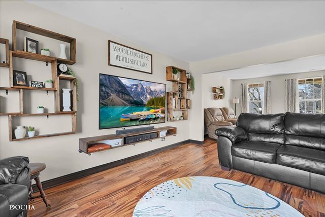 123 Eisenhower Drive, Oswego, IL 60543