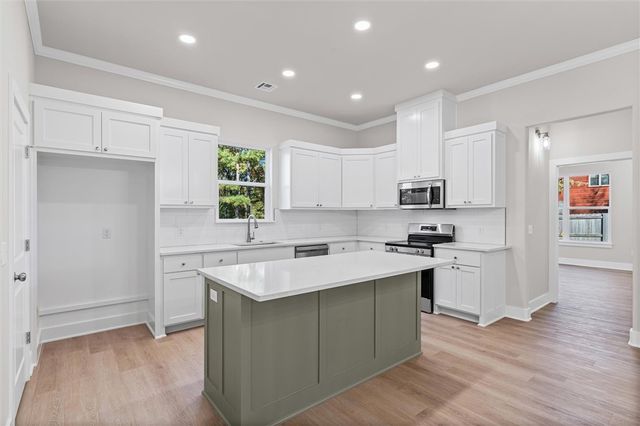 936 S Liberty Drive, Fayetteville, AR 72701