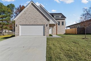 936 S Liberty Drive, Fayetteville, AR 72701