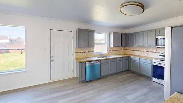 6031 Susanna Drive, Grand Prairie, TX 75052