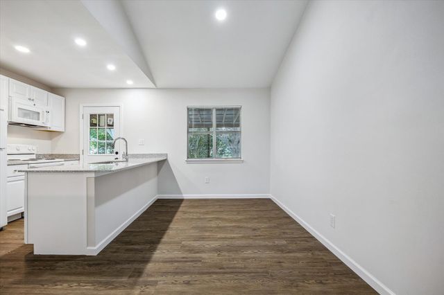 500 S 2nd ST B, Pflugerville, TX 78660