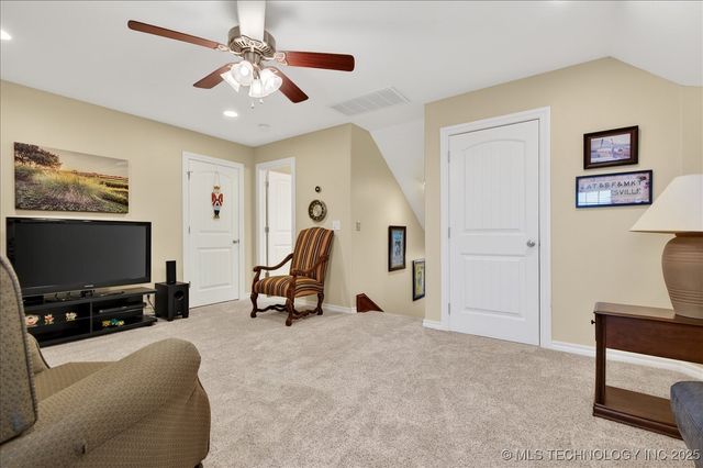 5711 Woodland Road, Bartlesville, OK 74006