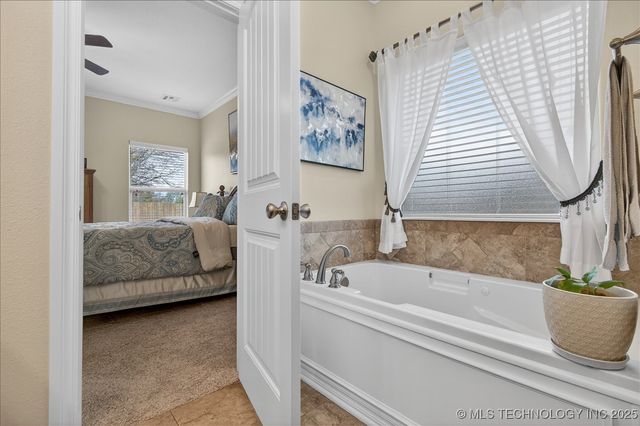 5711 Woodland Road, Bartlesville, OK 74006