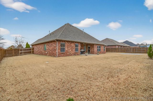 5711 Woodland Road, Bartlesville, OK 74006