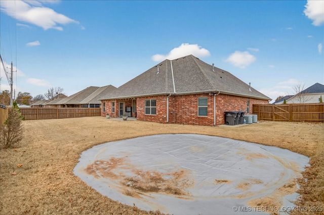 5711 Woodland Road, Bartlesville, OK 74006