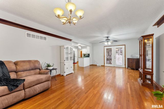 2530 37TH Avenue, Rock Island, IL 61201