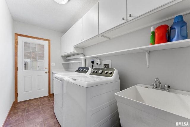 2530 37TH Avenue, Rock Island, IL 61201