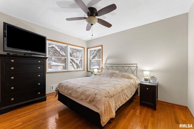 2530 37TH Avenue, Rock Island, IL 61201