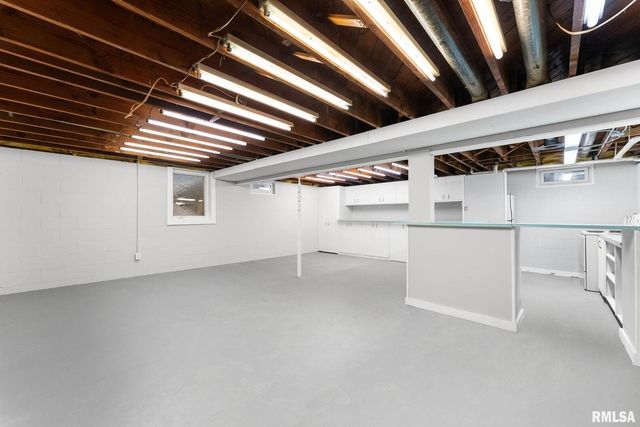 2530 37TH Avenue, Rock Island, IL 61201