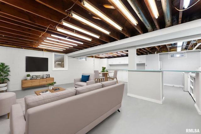 2530 37TH Avenue, Rock Island, IL 61201