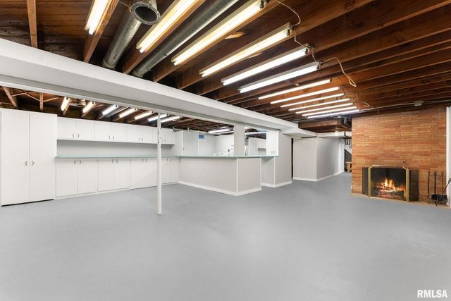 2530 37TH Avenue, Rock Island, IL 61201