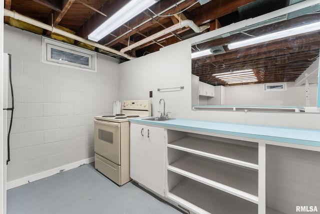 2530 37TH Avenue, Rock Island, IL 61201