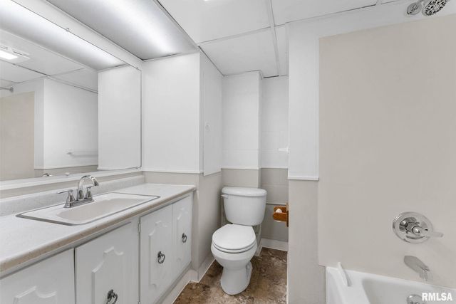 2530 37TH Avenue, Rock Island, IL 61201