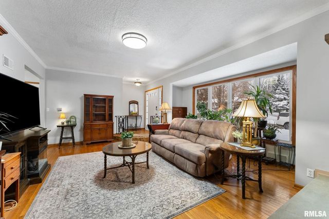 2530 37TH Avenue, Rock Island, IL 61201