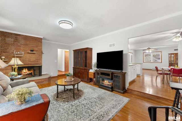 2530 37TH Avenue, Rock Island, IL 61201